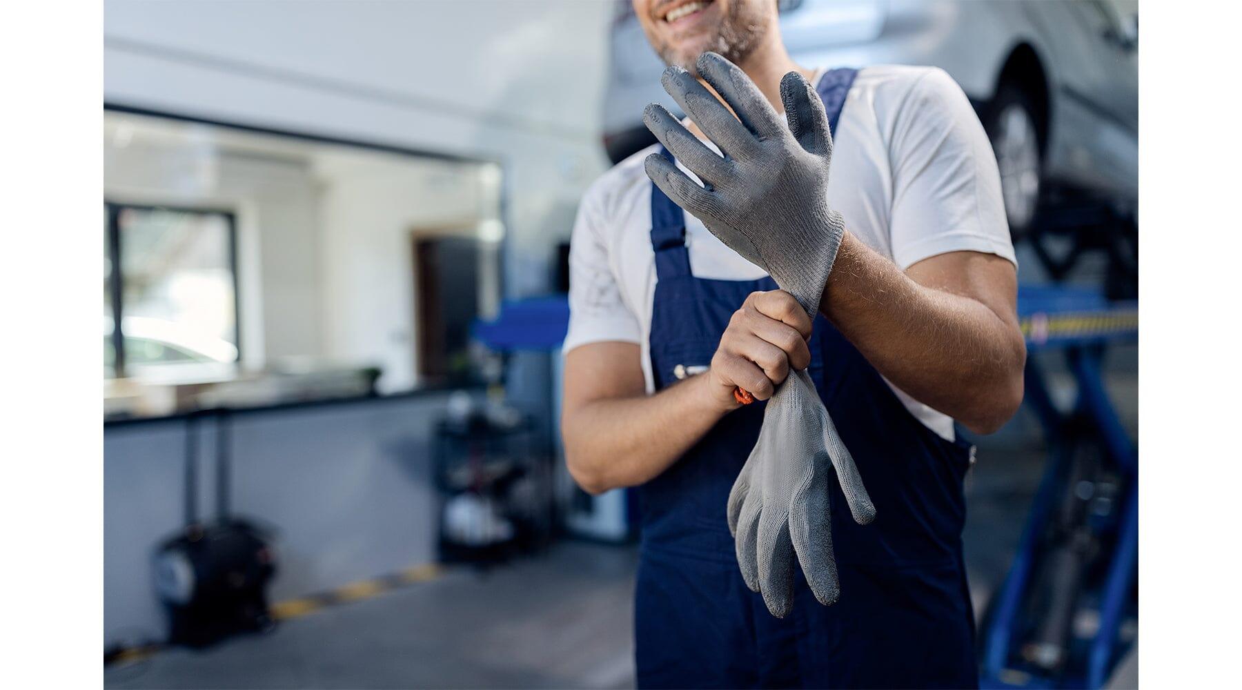 Disposable Gloves for the Automotive Industry