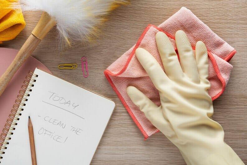 Disposable Gloves in Cleanrooms: Maintaining Sterility in Controlled Environments