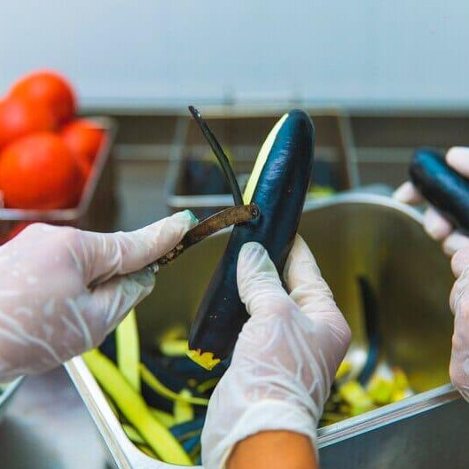 The Essential Role of Polythene Gloves in the Food Industry