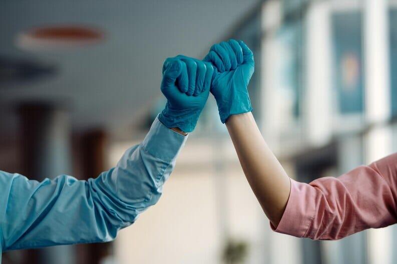 The Psychology of Glove Usage: How Gloves Affect Perceptions of Cleanliness